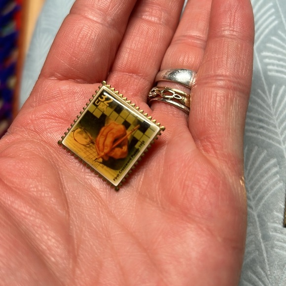 4 vintage collectible stamp brooches - Picture 7 of 11